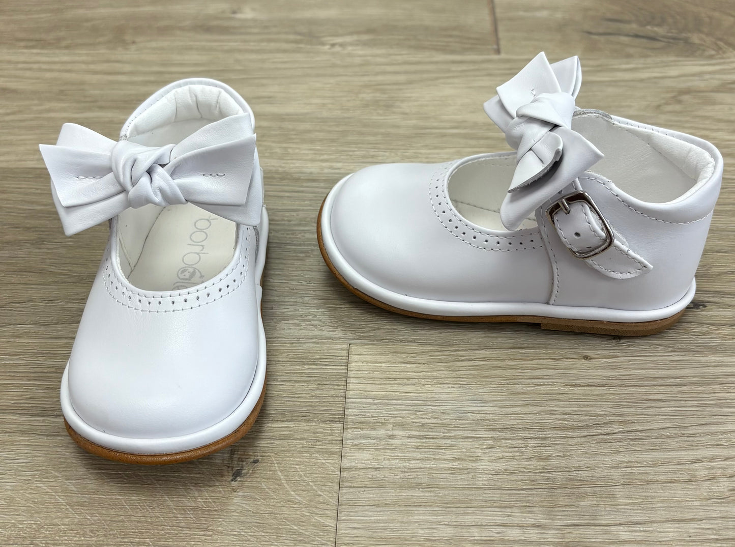 “ Vitoria” Borboleta 100% leather bow shoes