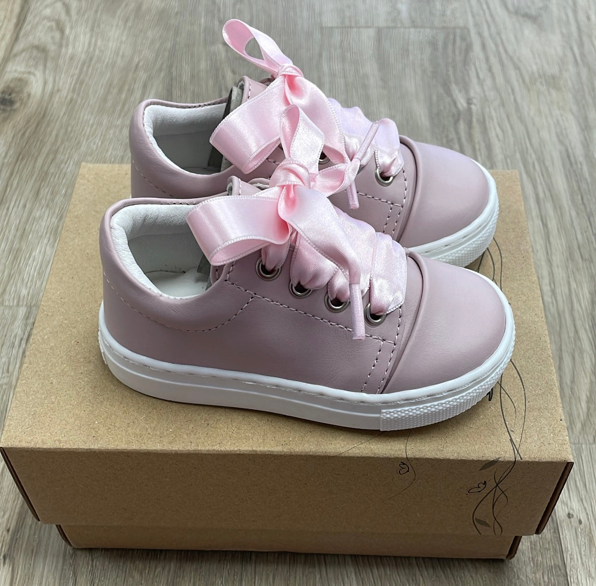 Girls borboleta in pink