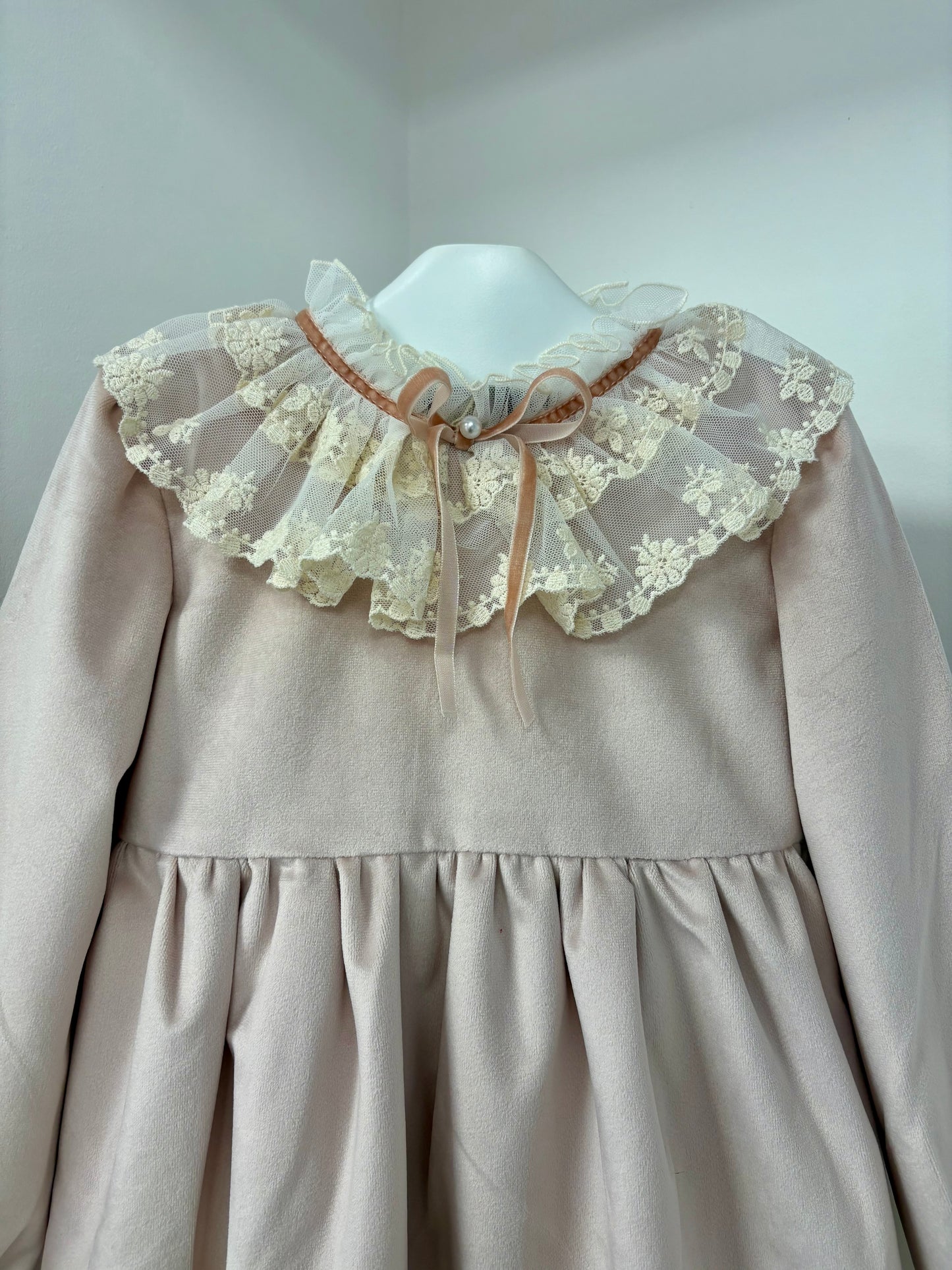 Fofettes Be Chic pink dress with lace collar detail