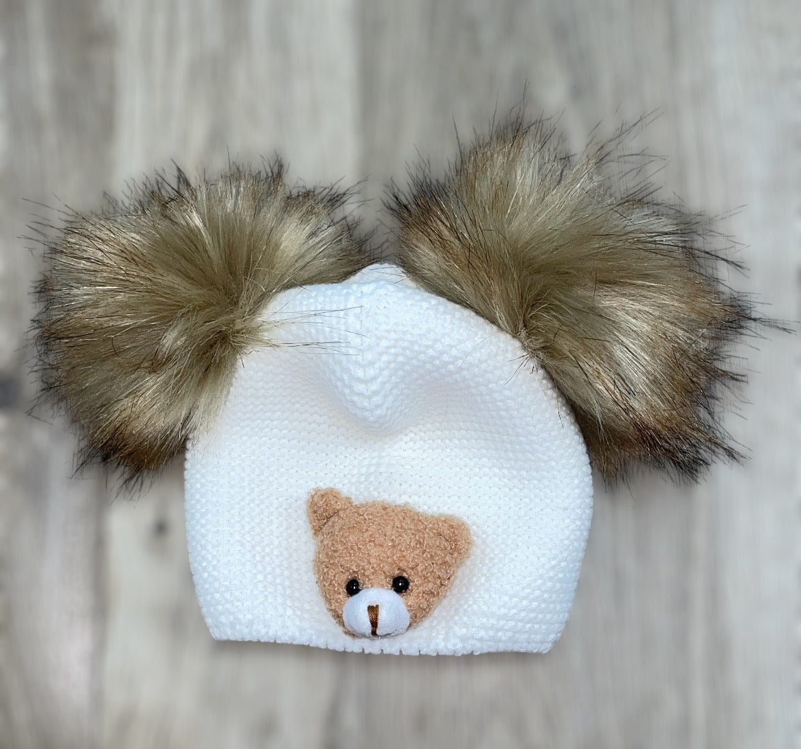 Meia Pata A/W24 Teddy hat in ivory with fur pompoms