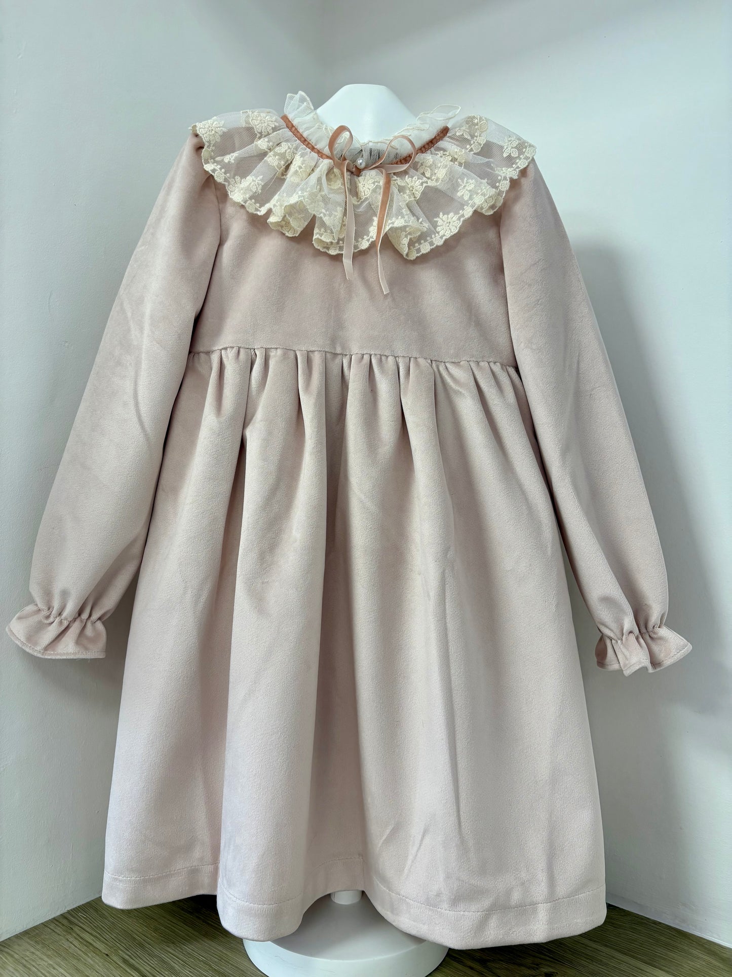 Fofettes Be Chic pink dress with lace collar detail