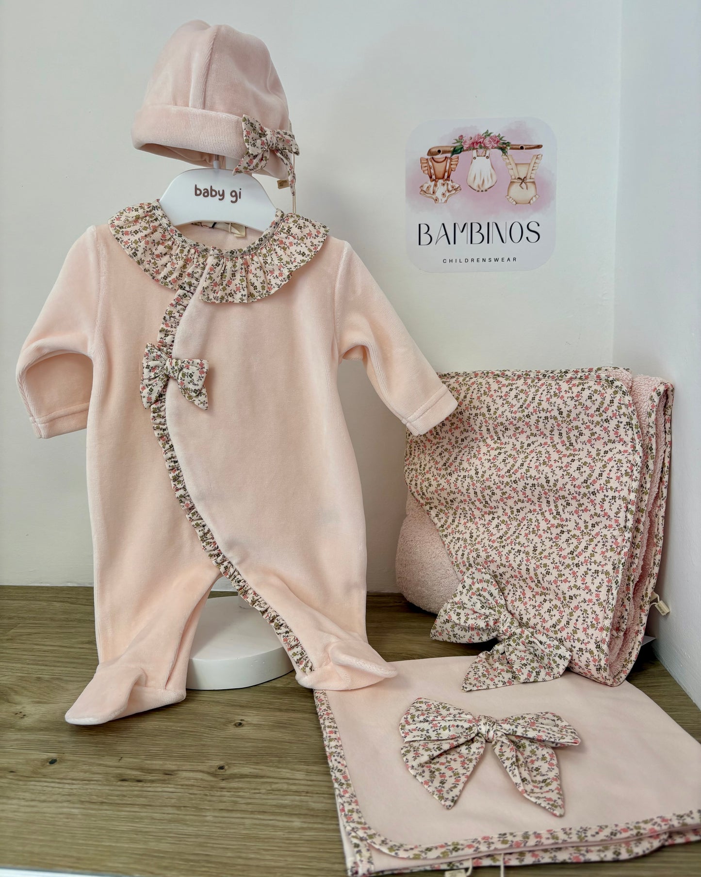 Baby Gi A/W complete Baby set in peach and floral