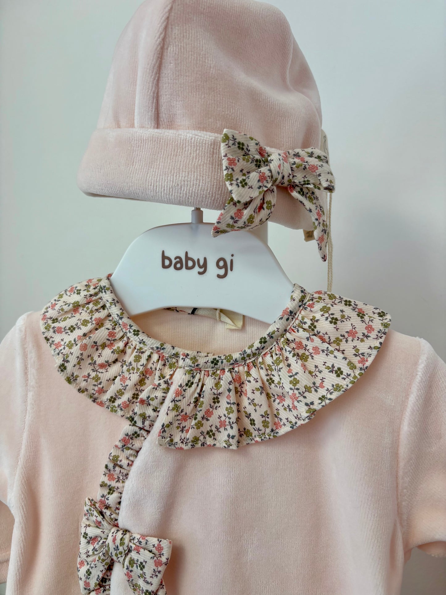 Baby Gi A/W complete Baby set in peach and floral